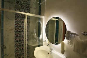 Double or Twin Room | Bathroom | Shower, hair dryer, towels