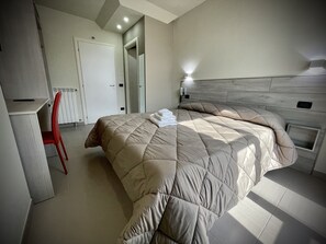 เครื่องนอนระดับพรีเมียม, ผ้านวมขนเป็ด, โต๊ะทำงาน