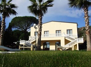 Front of property - Ore Felici Park (Mascali)