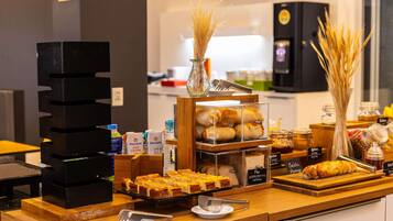 Desayuno buffet todos los días (con cargo)