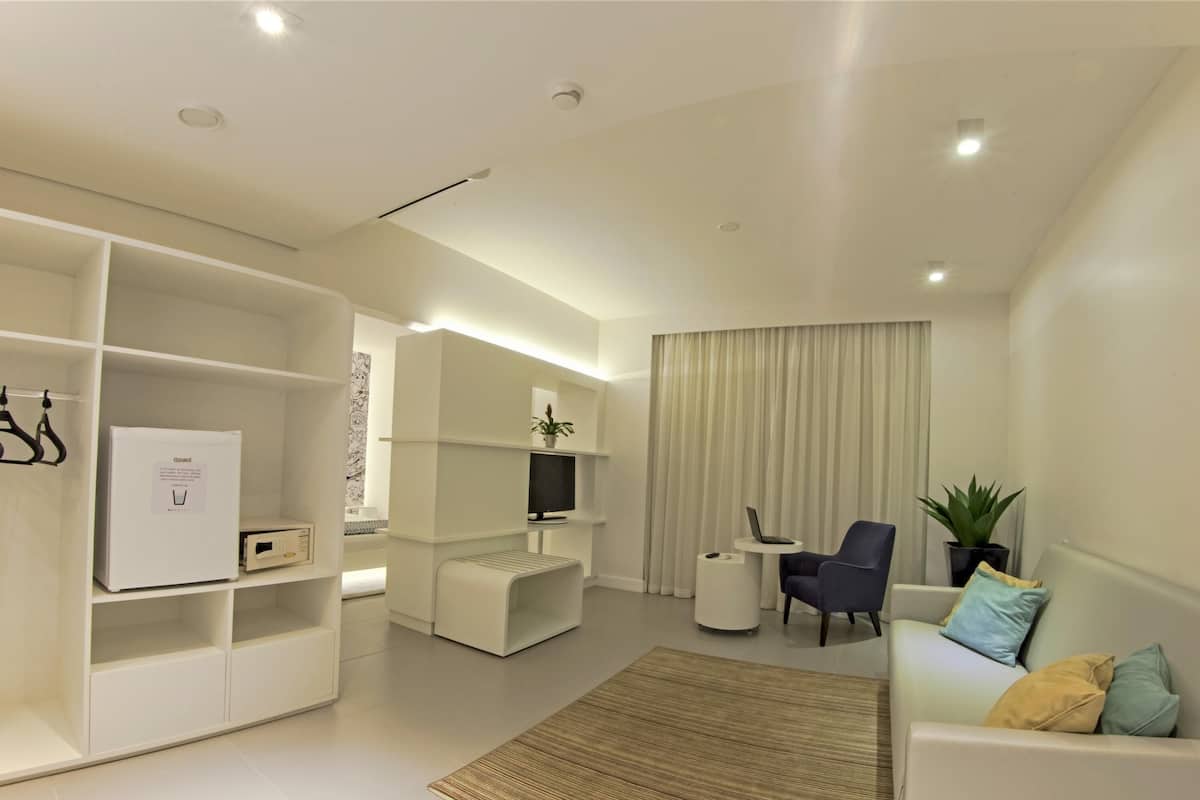 Apartament estàndard, diversos llits | Minibar, escriptori, cortines opaques i habitacions insonoritzades