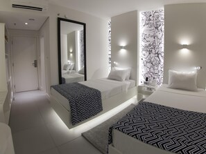 Standard Apartment, 2 Katil Bujang (Single) | Bar mini, meja, langsir/tirai gelap terus, kalis bunyi 