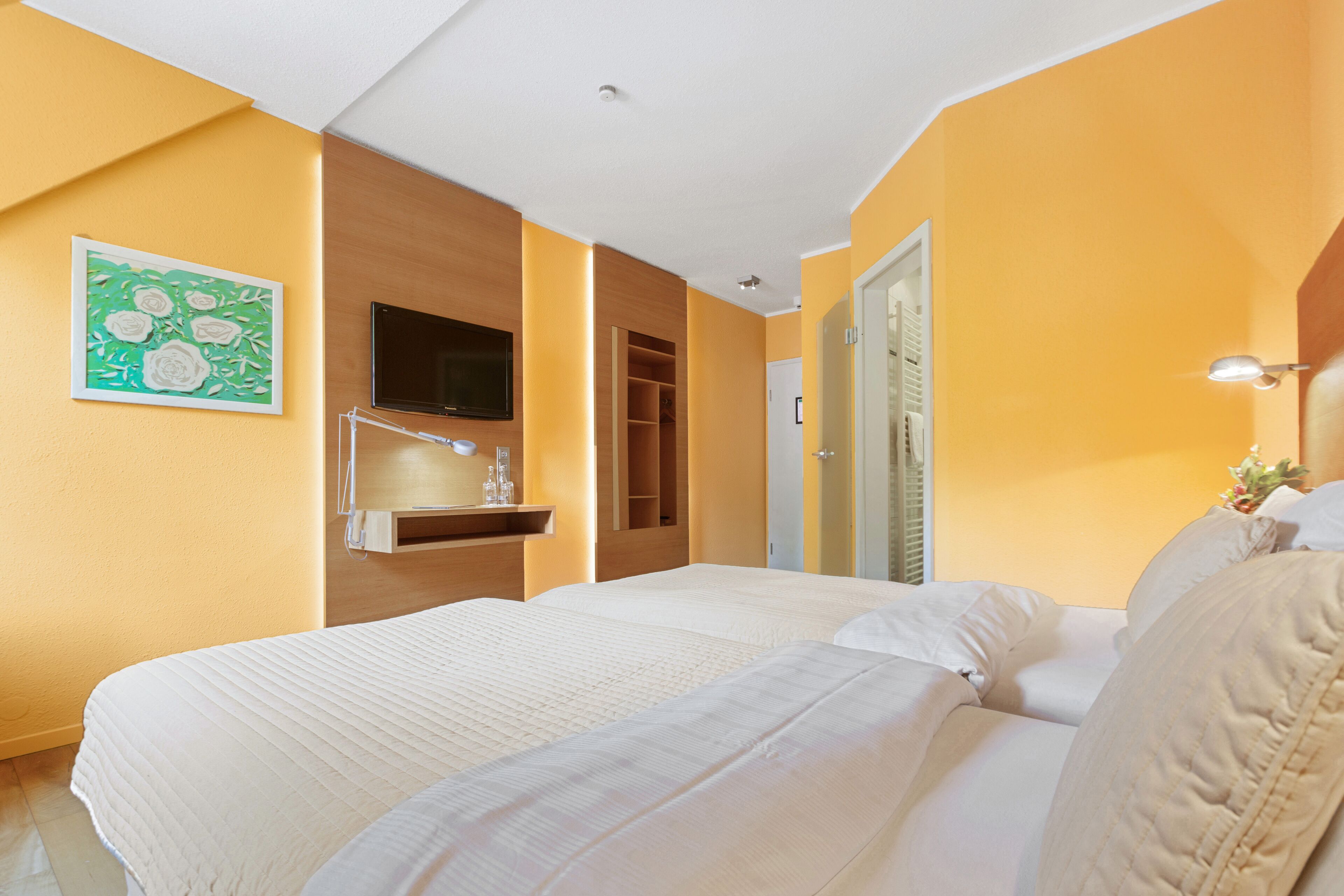 hypo-allergenic bedding, desk, iron/ironing board, free wifi