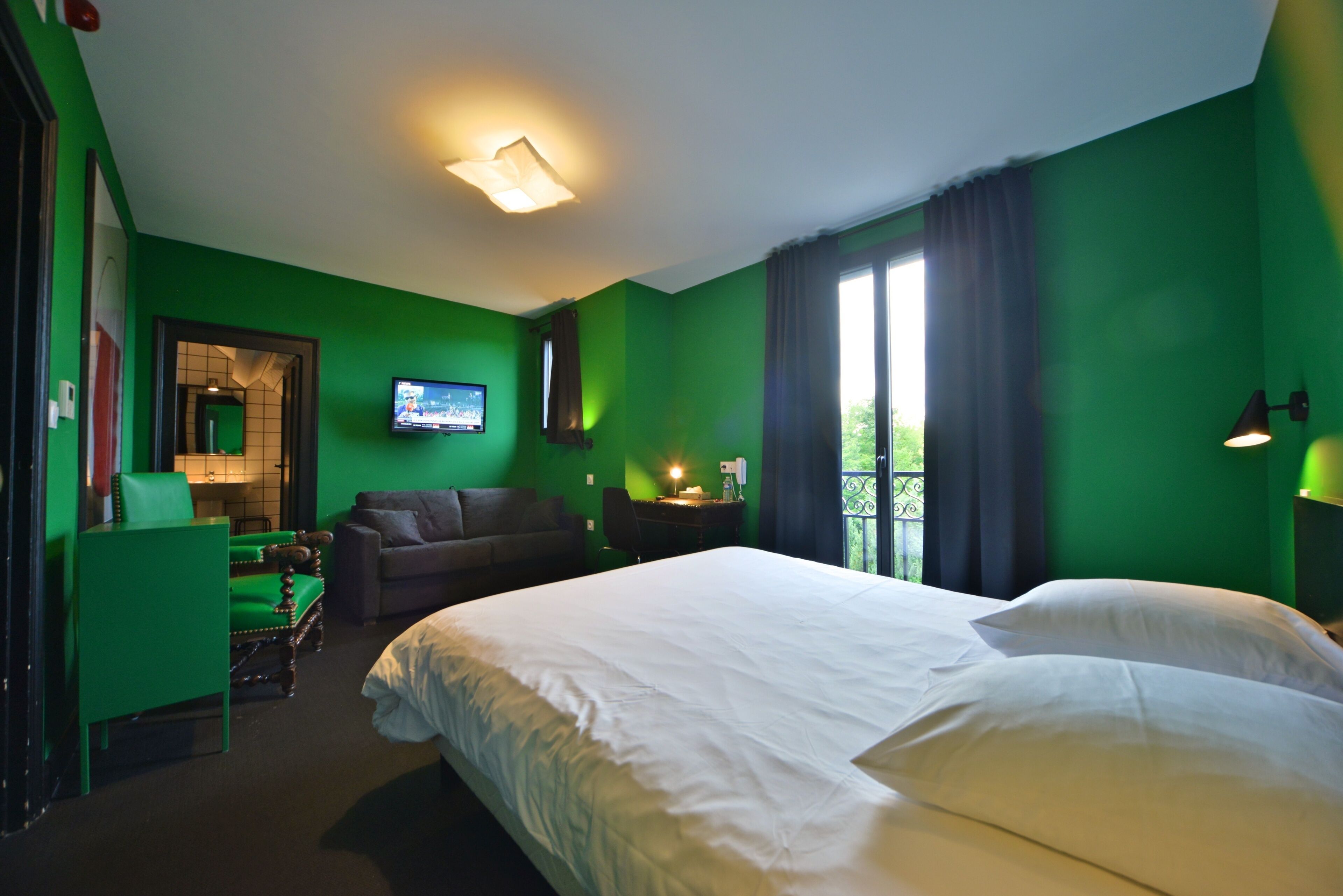 triple room | desk, free cots/infant beds, free wifi, bed sheets