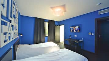 Twin Room | Desk, free cribs/infant beds, free WiFi, bed sheets