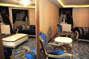 Suite Royale | Coin séjour | Télévision LCD