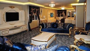 Royal Suite | Living area - Manhattan Hotel (Ankara)