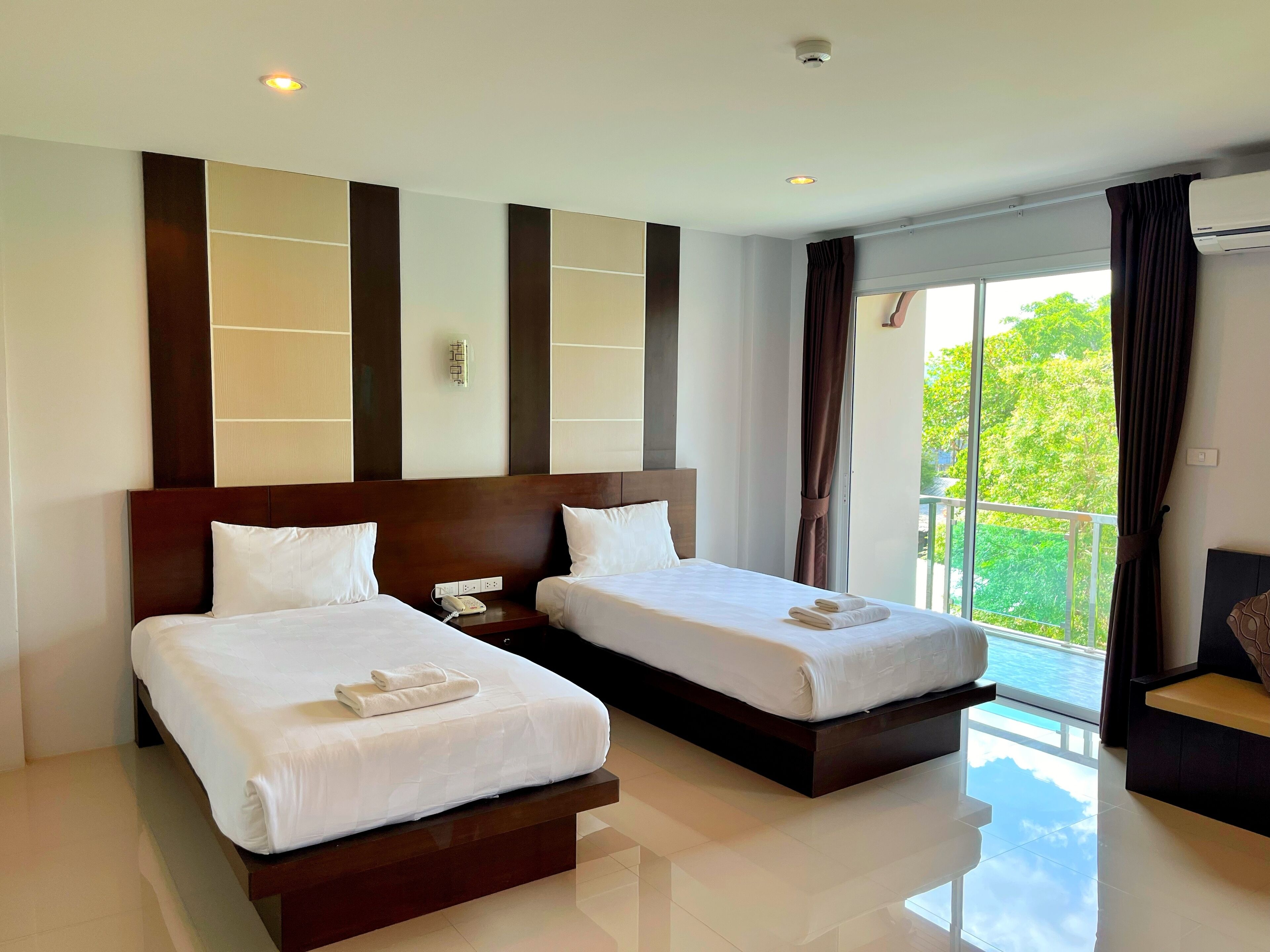 superior twin room | in-room safe, desk, rollaway beds, free wifi