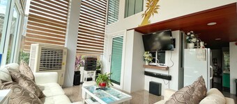 Peak Boutique City Hotel