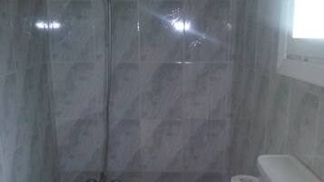 Buồng tắm vòi sen, máy sấy tóc