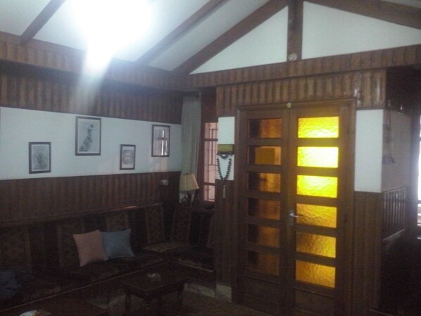 Interior entrance - Tiger House Guesthouse (Bcharré)