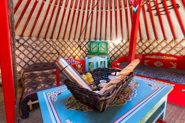 Yourte 4 personnes | Wi-Fi gratuit