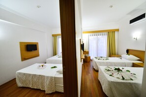 Bureau, système d’insonorisation, fer et planche à repasser