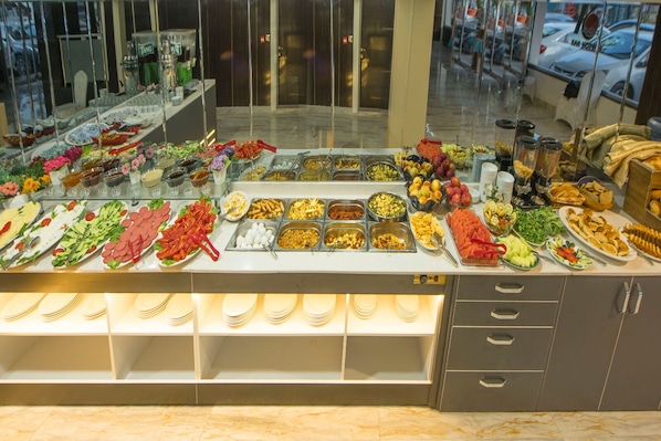 Free daily buffet breakfast