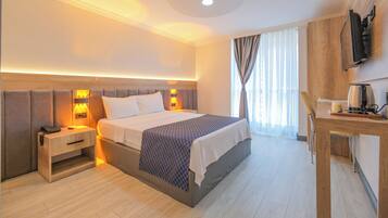 Standard Double Room | In-room safe, soundproofing, free WiFi, bed sheets