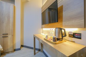 In-room safe, soundproofing, free WiFi, bed sheets
