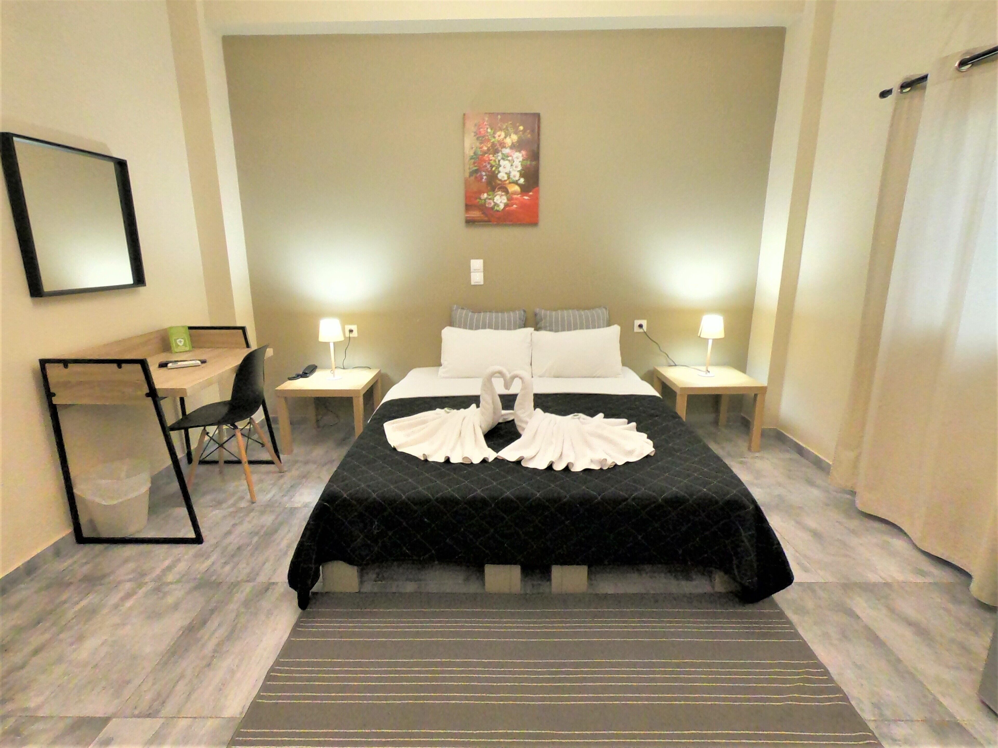 comfort quadruple room | desk, soundproofing, free wifi, bed sheets