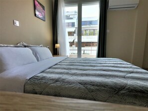 Camera doppia, bagno privato | Una scrivania, insonorizzazione, Wi-Fi gratuito, lenzuola