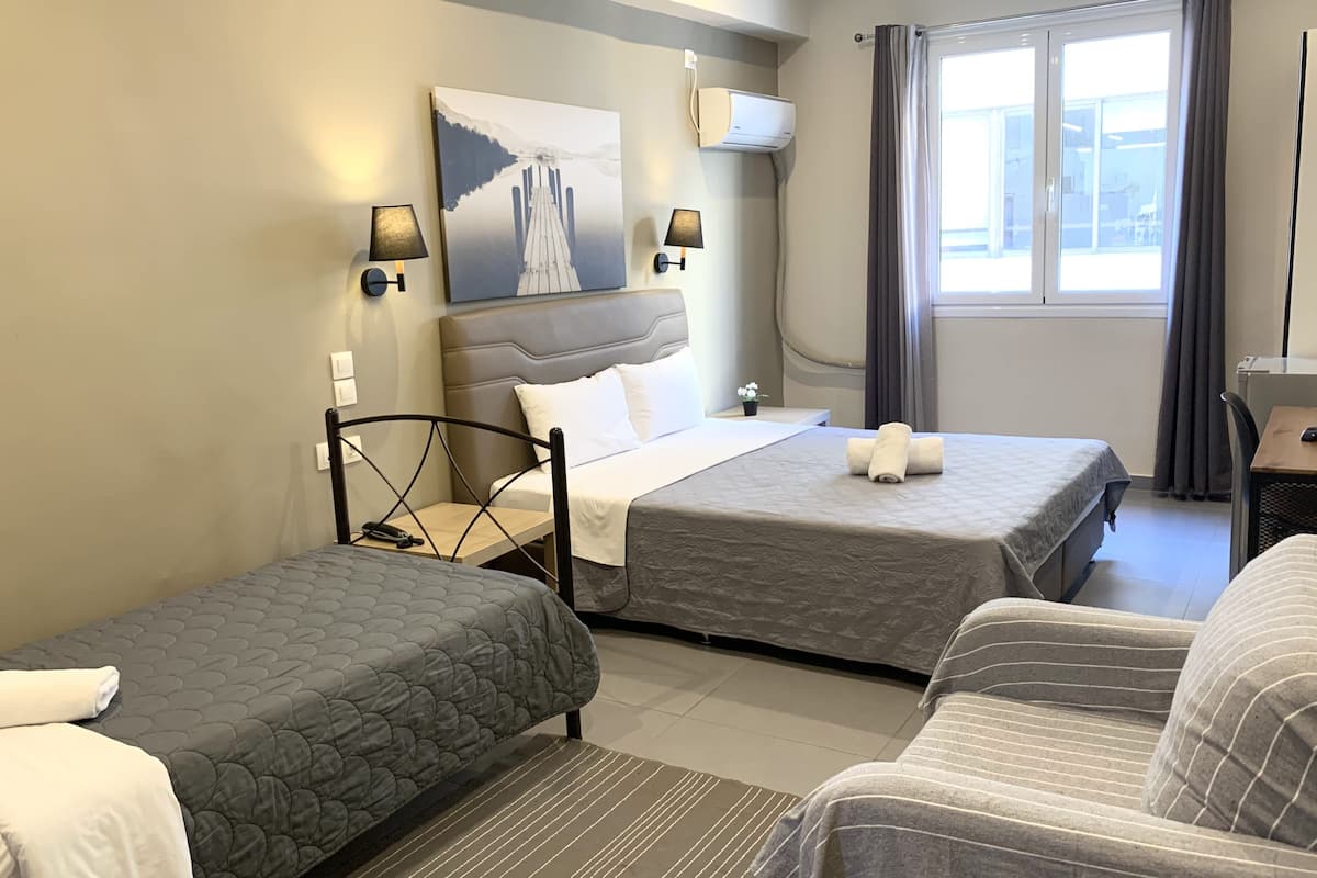 superior double room, private bathroom | desk, soundproofing, free wifi, bed sheets