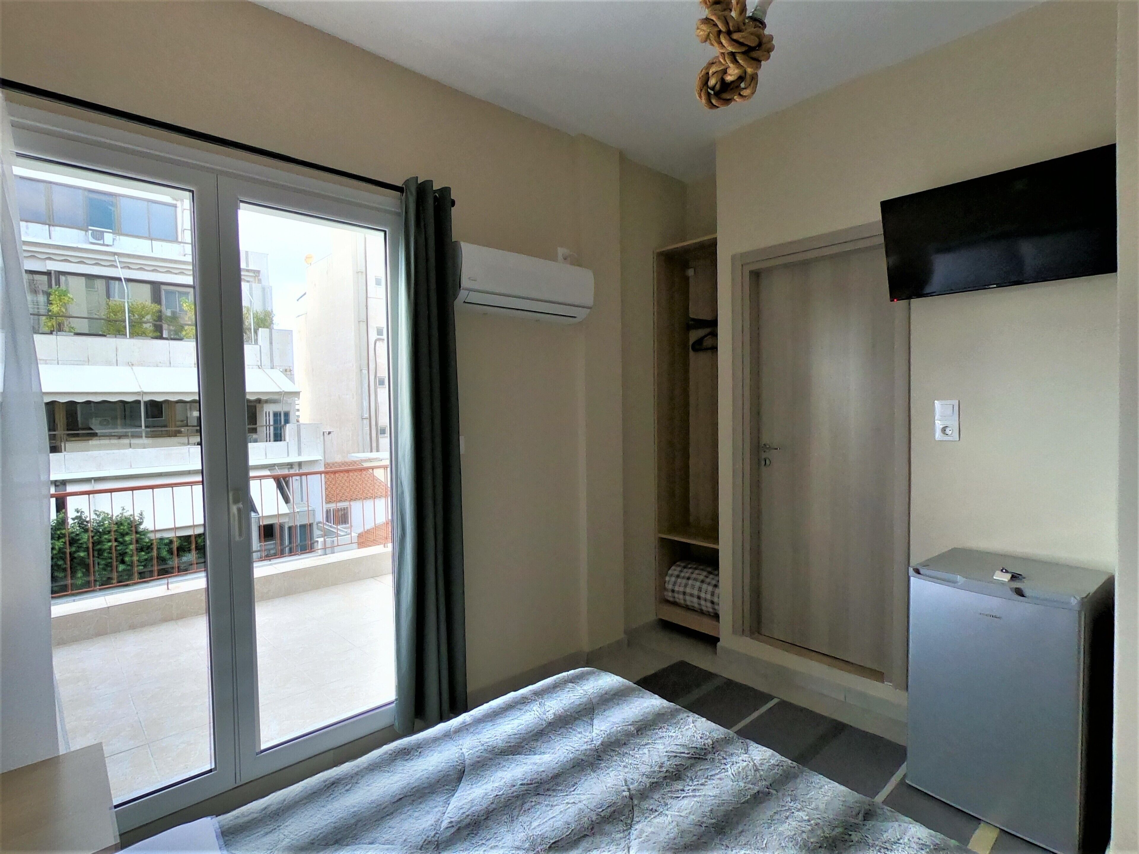 double room, private bathroom | desk, soundproofing, free wifi, bed sheets