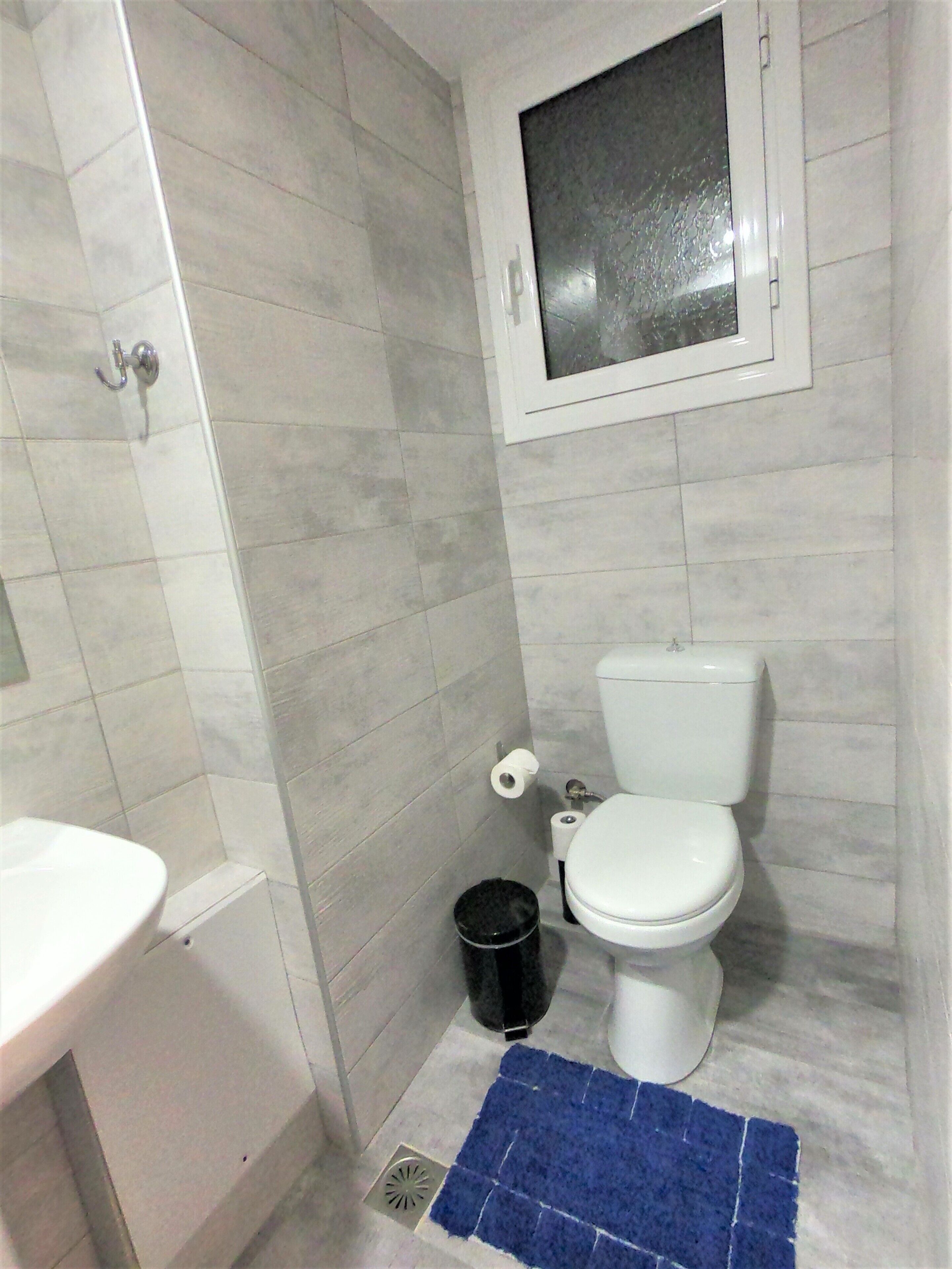 comfort quadruple room | desk, soundproofing, free wifi, bed sheets