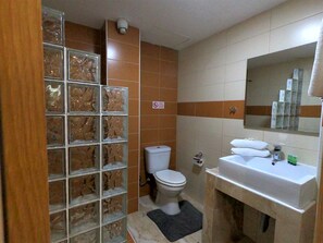 Superior Double Room, Private Bathroom | Bathroom