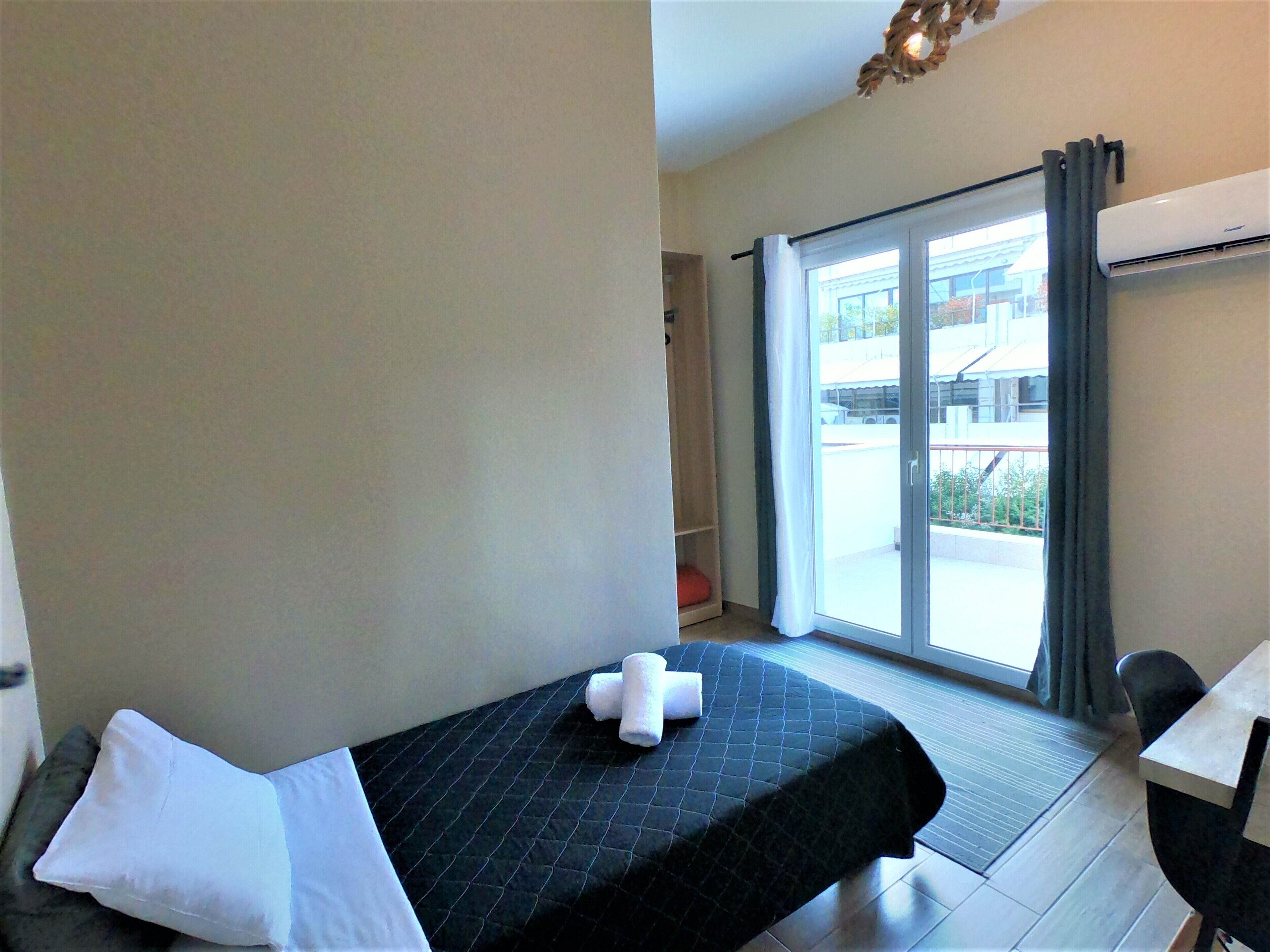 basic single room, private bathroom | desk, soundproofing, free wifi, bed sheets