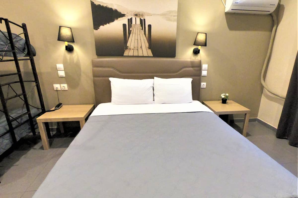 superior double room, private bathroom | desk, soundproofing, free wifi, bed sheets