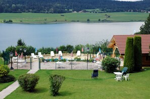 Children's play area - outdoor - Hôtel Le Lac (Malbuisson)