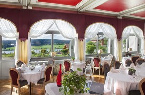 Déjeuner et dîner servis sur place, spécialités Cuisine régionale