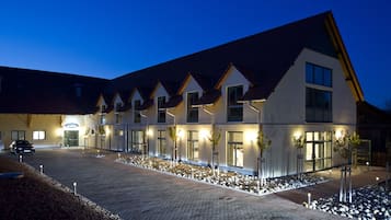 Fassade der Unterkunft â Abend/Nacht