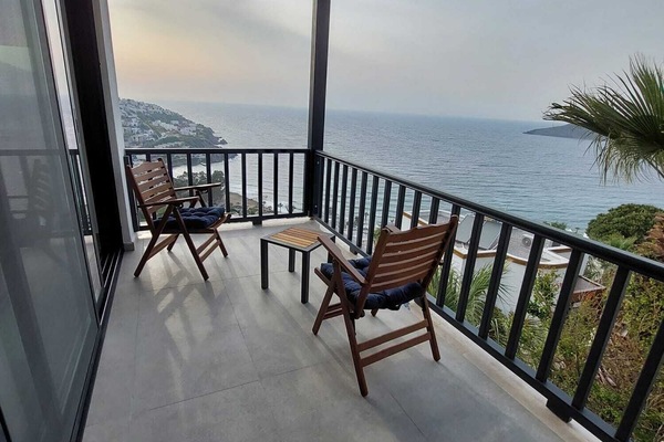 Family Duplex, Sea View, Sea Facing | Premium bedding, desk, laptop workspace, iron/ironing board