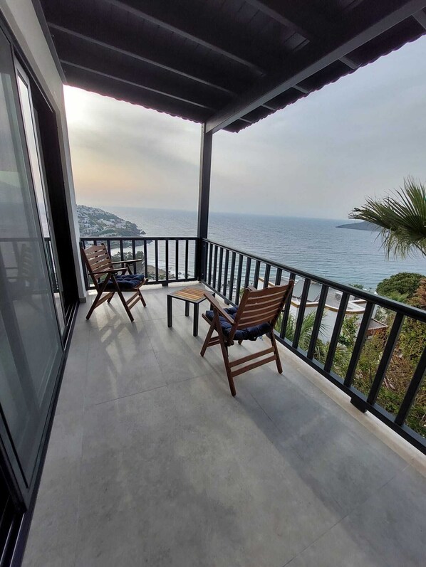 家庭复式, 海景, 临海 | 高档床上用品、特色装修、特色家居、办公桌