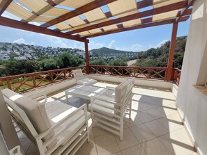 Apartamento estándar, 2 habitaciones | Terraza o patio