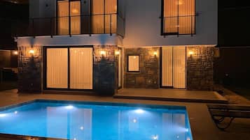 Family Villa, Sea View | Premium bedding, individually decorated, individually furnished, desk