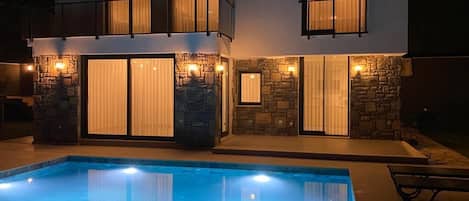 Family Villa, Sea View | Premium bedding, individually decorated, individually furnished, desk