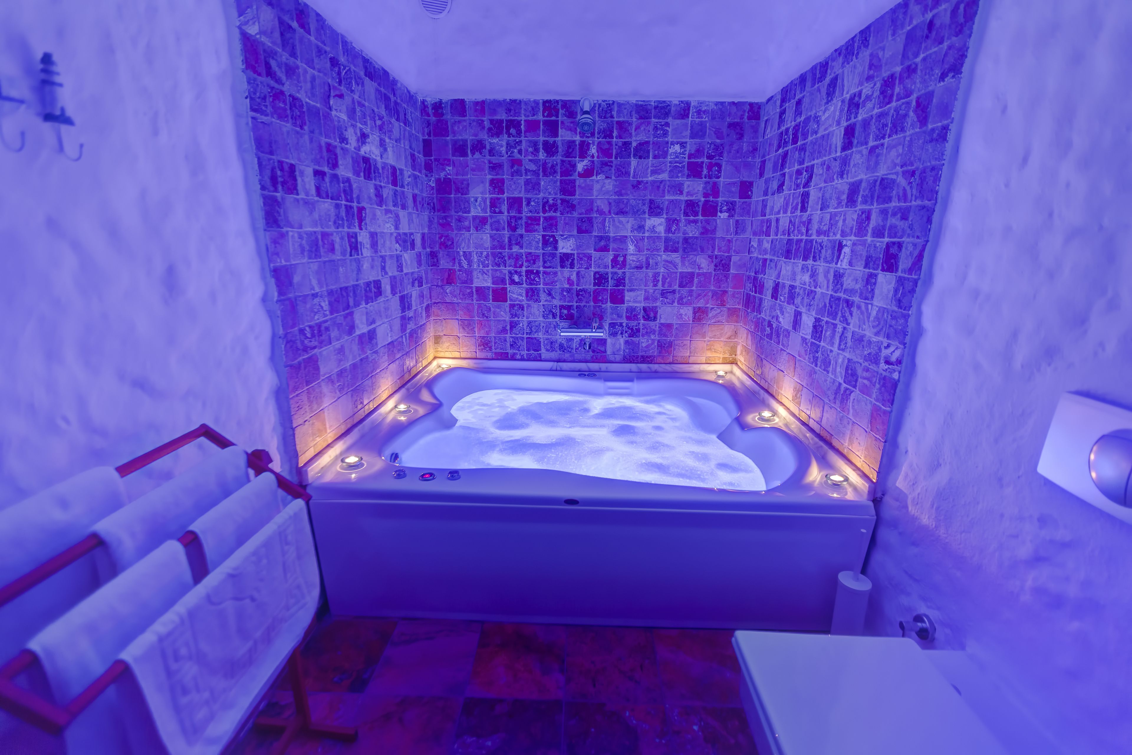 deluxe double room, bathtub | jetted bathtub