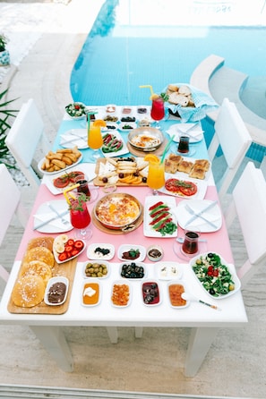 Free daily buffet breakfast - Lale Lodge Hotel (Cesme)