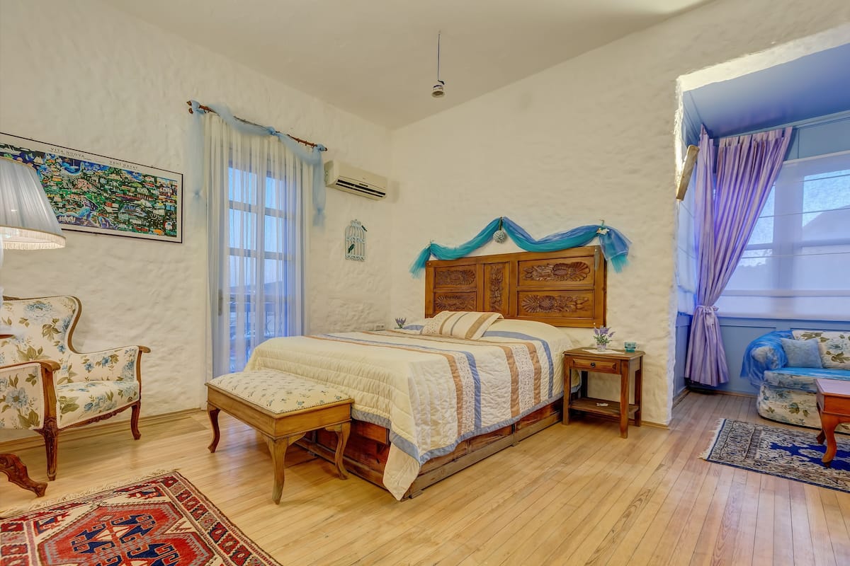 Deluxe Tek Büyük Yataklı Oda, 1 Büyük (Queen) Boy Yatak | 1 yatak odası, minibar, odada kasa, ücretsiz kablosuz İnternet