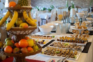 Daily buffet breakfast for a fee