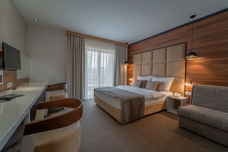 Deluxe Double or Twin Room, Balcony, Valley View | Minibar, in-room safe, desk, soundproofing. Hotel Mirjana & Rastoke