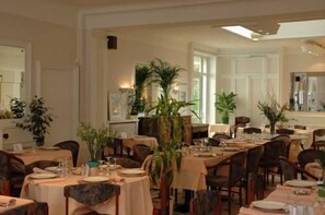Se sirven desayunos, comidas, cenas y cocina francesa 