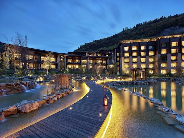 Exterior - Hilton Jiuzhaigou Resort (Ngawa Autonomous Prefecture)