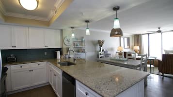 Rumah Keluarga, 3 kamar tidur, pemandangan samudra, menghadap laut | Dapur pribadi | Lemari es, microwave, oven, dan kompor