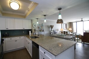 บ้านพักสำหรับครอบครัว, 3 ห้องนอน, วิวทะเล, หันหน้าสู่ทะเล | ครัวส่วนตัว | ตู้เย็น, ไมโครเวฟ, เตาอบ, เตาประกอบอาหาร