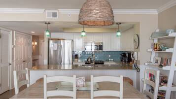 Family House, 3 Bedrooms, Ocean View, Sea Facing | Dining