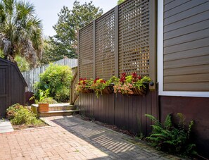 Terrace/patio - Erie The 213 E Hideaway 1 Bedroom Holiday Home By My Ocean Rentals (Folly Beach)