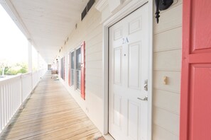 TV, DVD player - Marsh Winds 2A 3 Bedroom Holiday Home By My Ocean Rentals (Folly Beach)