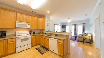 Fridge, microwave, stovetop, dishwasher