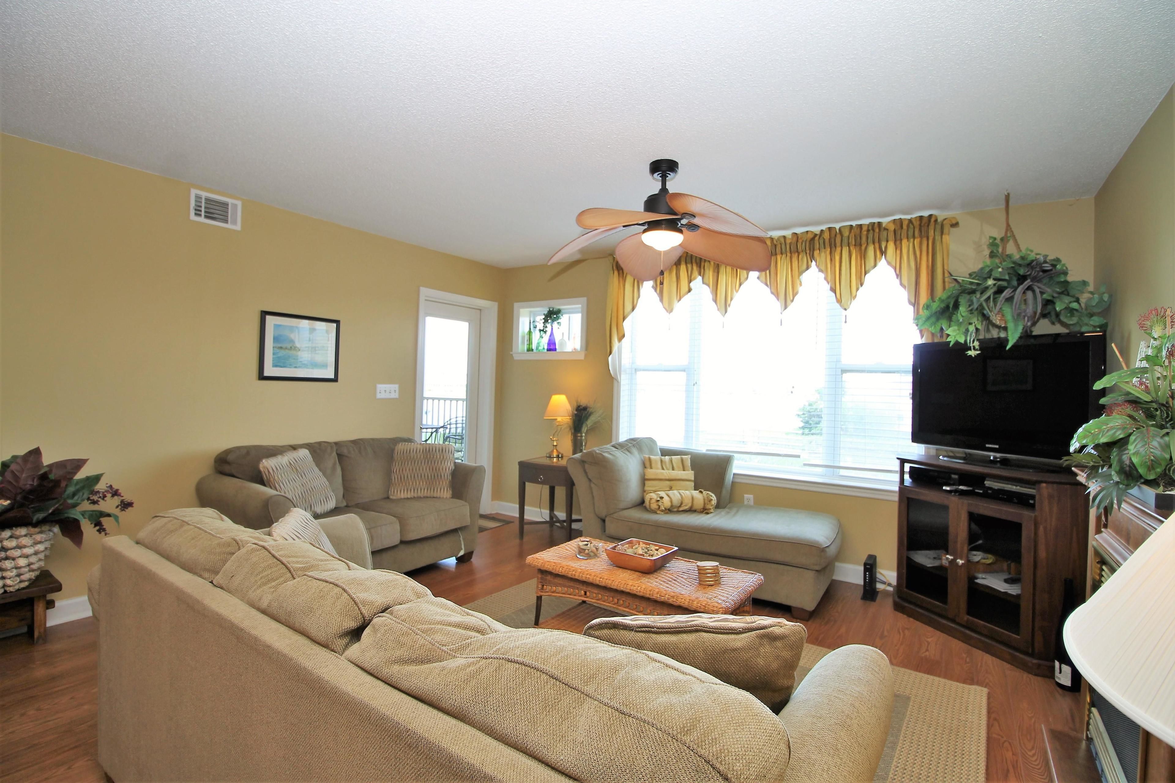 Rumah Keluarga, 3 kamar tidur, pemandangan samudra, menghadap laut | Ruang keluarga | TV layar datar dan pemutar DVD